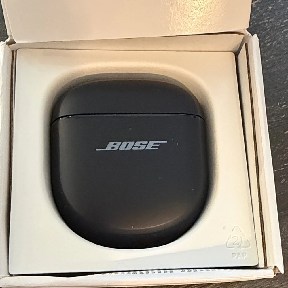 Bose Black Quiet Comfort Ultra Wireless Earbuds - Picture 2 of 6